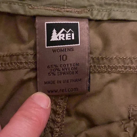 REI convertible pants to shorts - size 10
Brown travel vacation lightweight - Picture 2 of 11